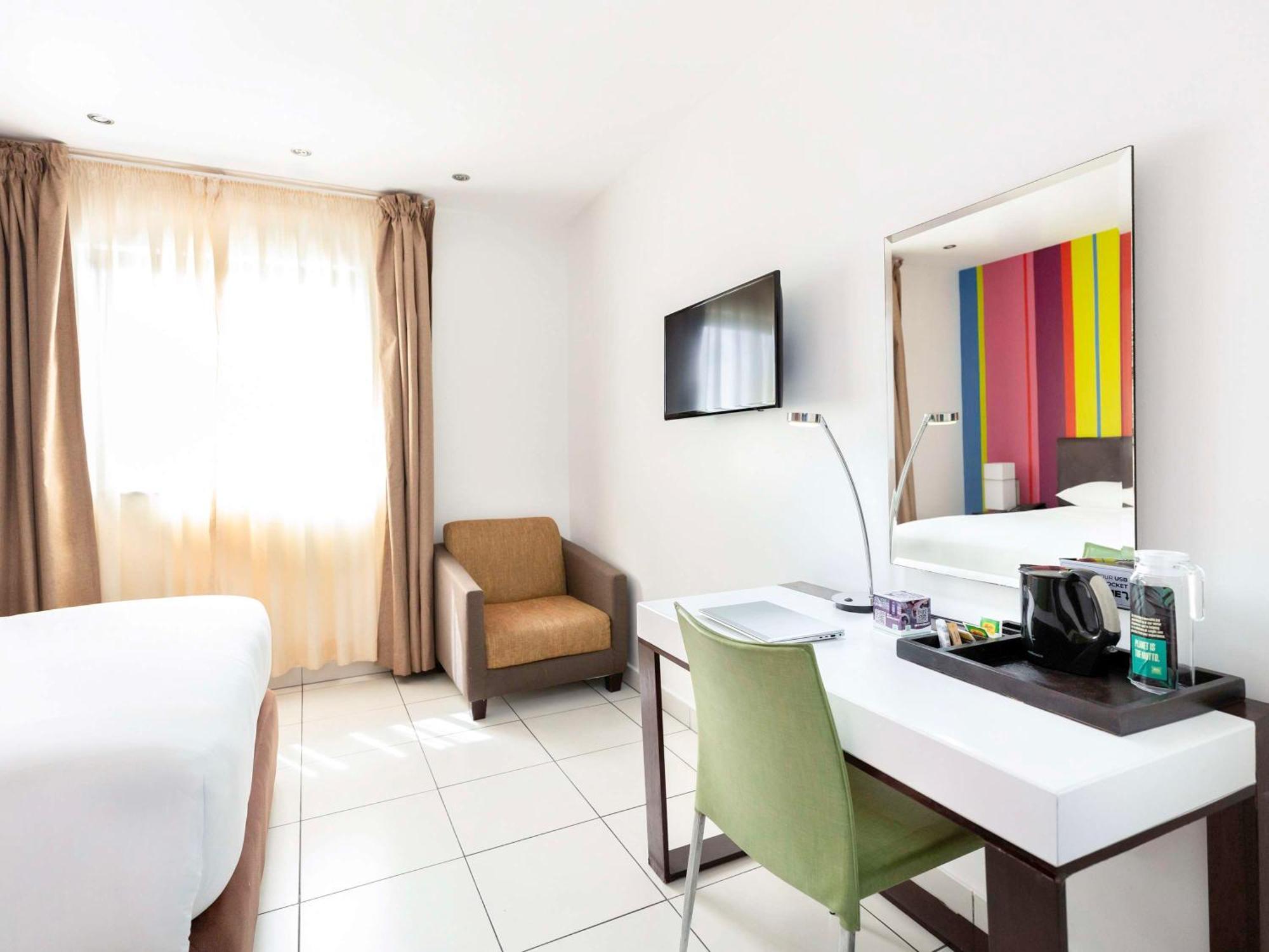 Hotel Ibis Styles Accra Airport Esterno foto