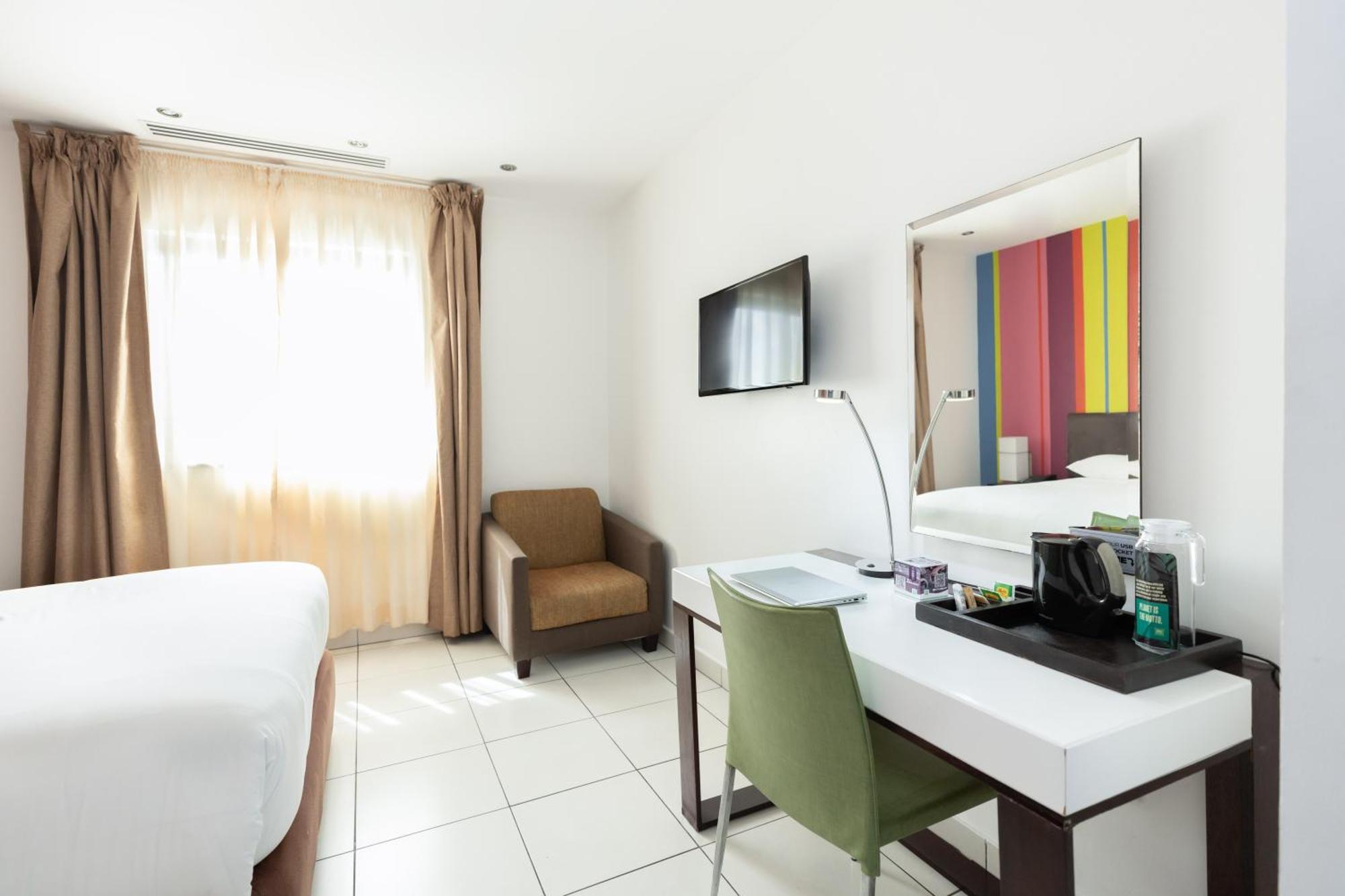 Hotel Ibis Styles Accra Airport Esterno foto