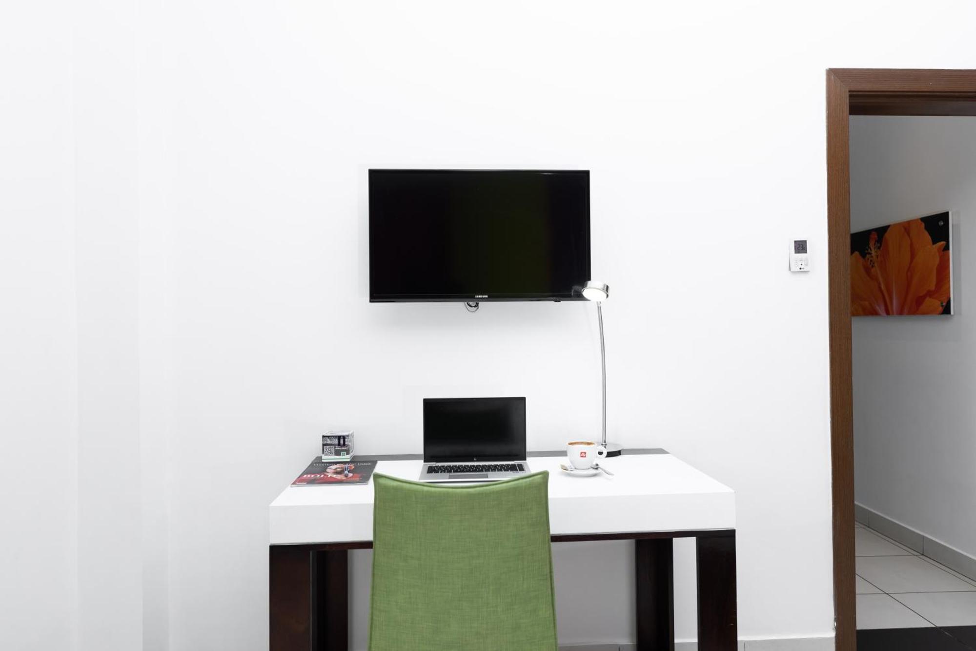 Hotel Ibis Styles Accra Airport Esterno foto
