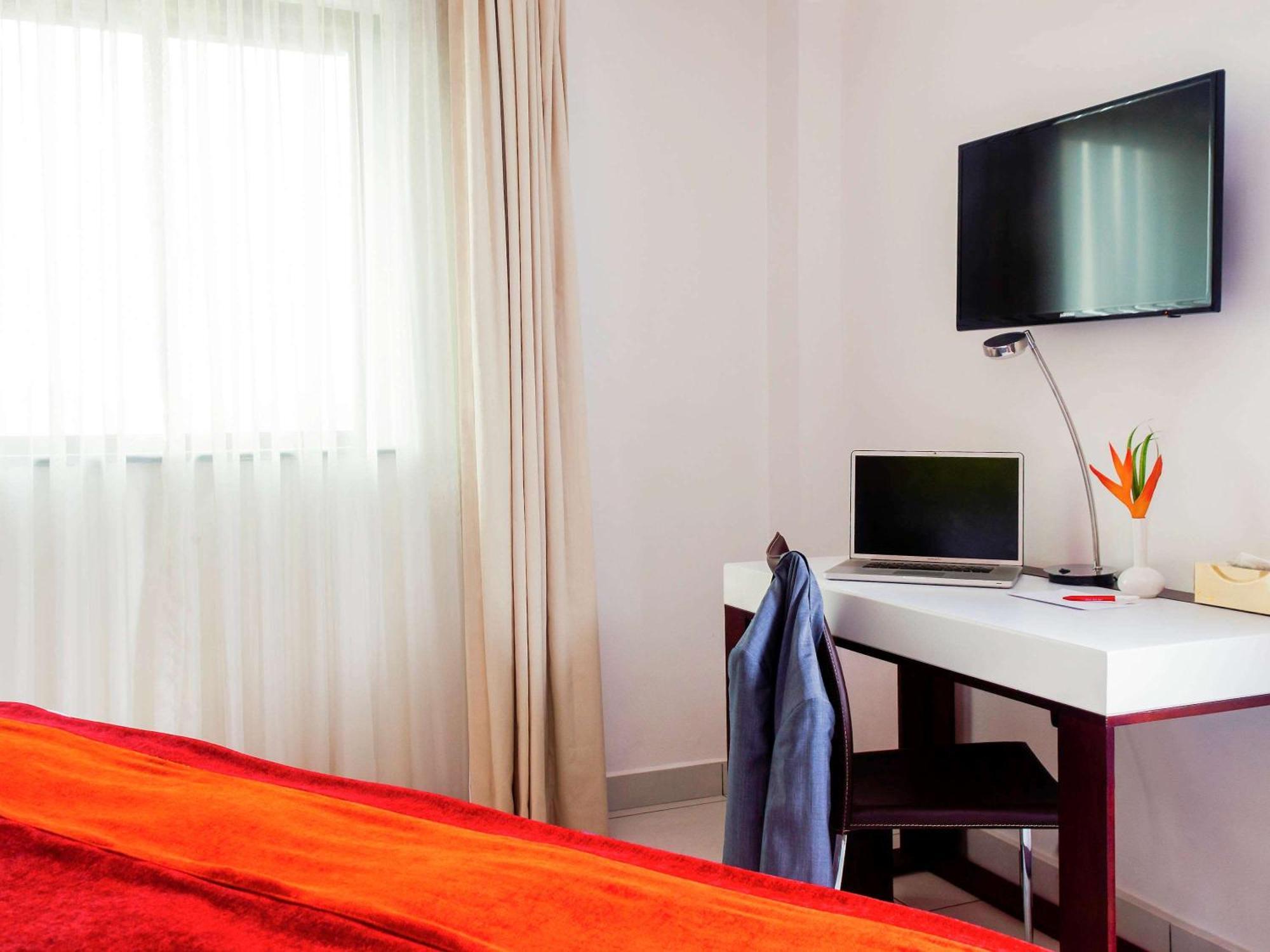 Hotel Ibis Styles Accra Airport Esterno foto