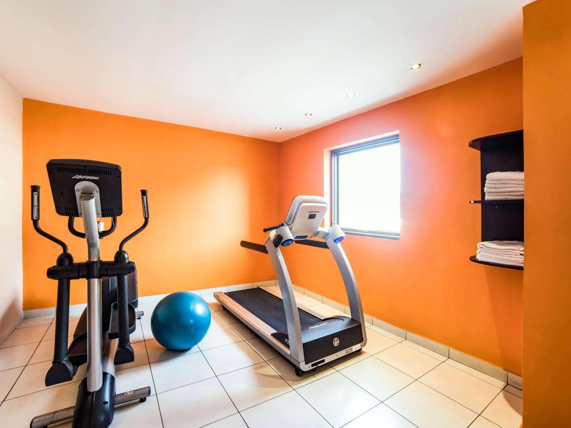 Hotel Ibis Styles Accra Airport Esterno foto