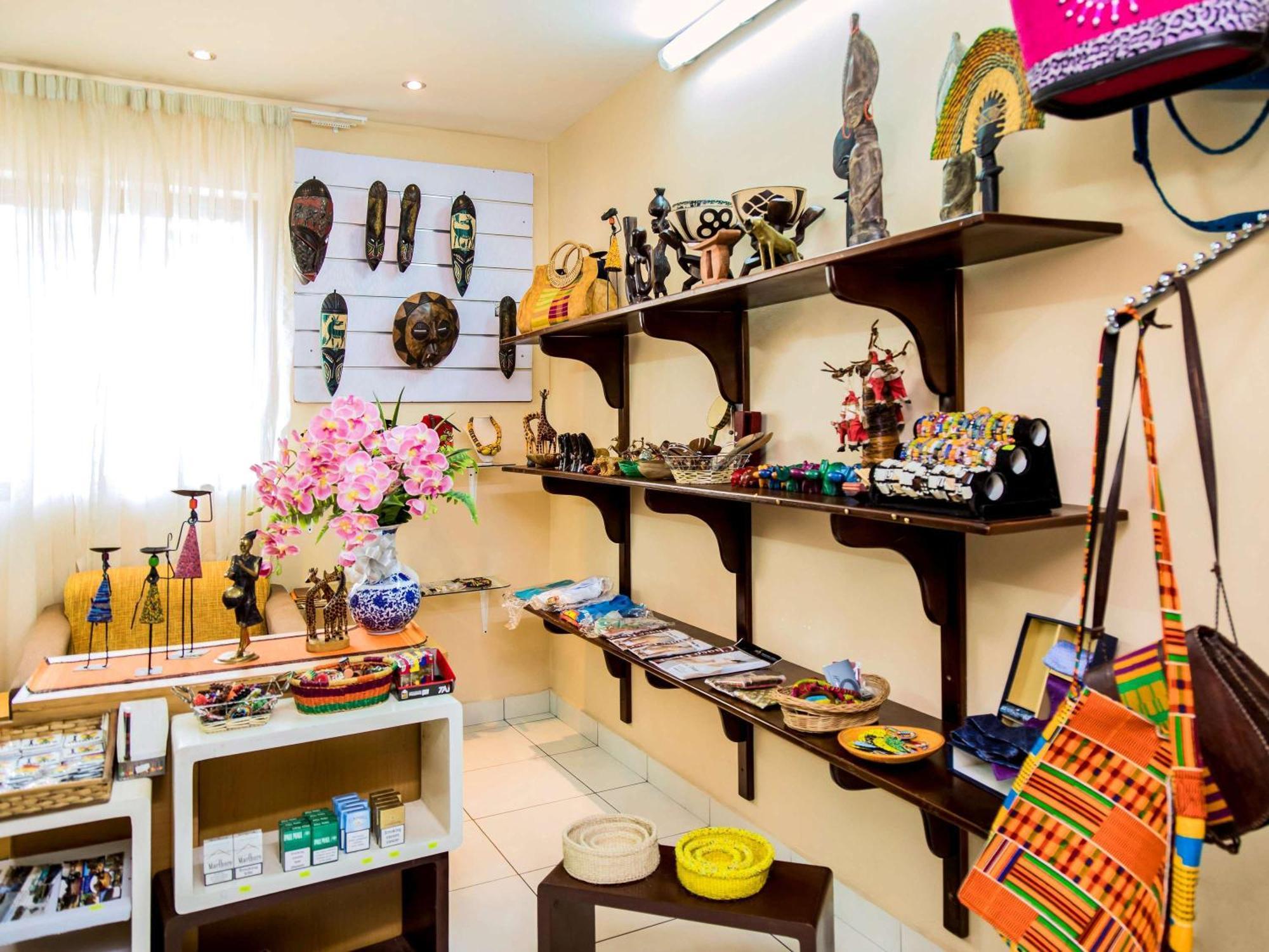 Hotel Ibis Styles Accra Airport Esterno foto