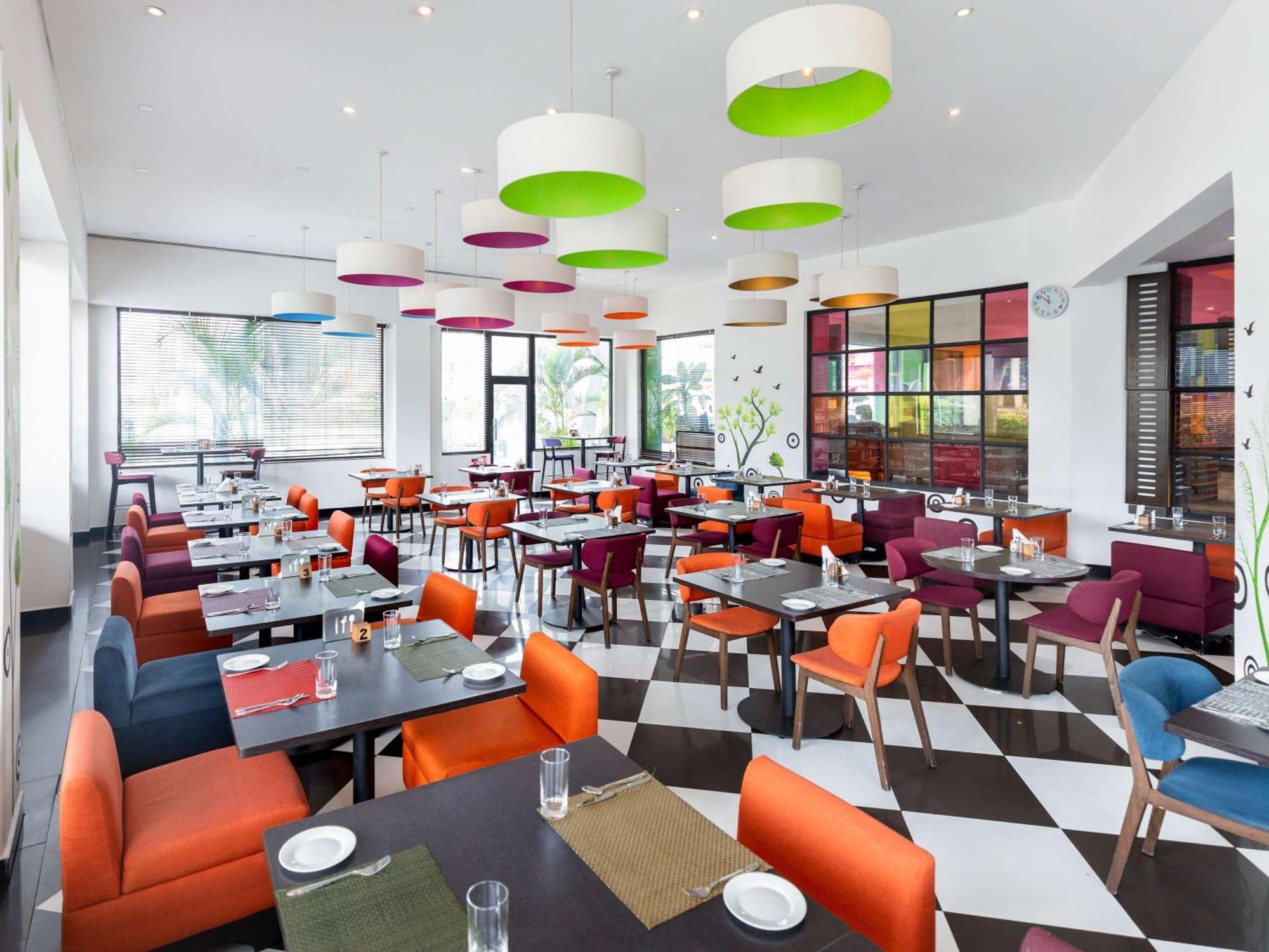 Hotel Ibis Styles Accra Airport Esterno foto