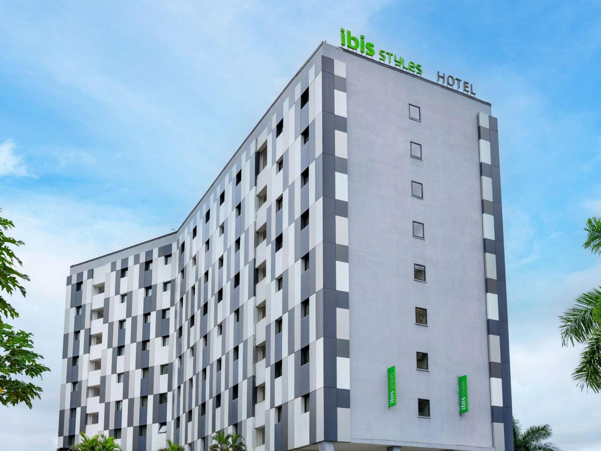 Hotel Ibis Styles Accra Airport Esterno foto