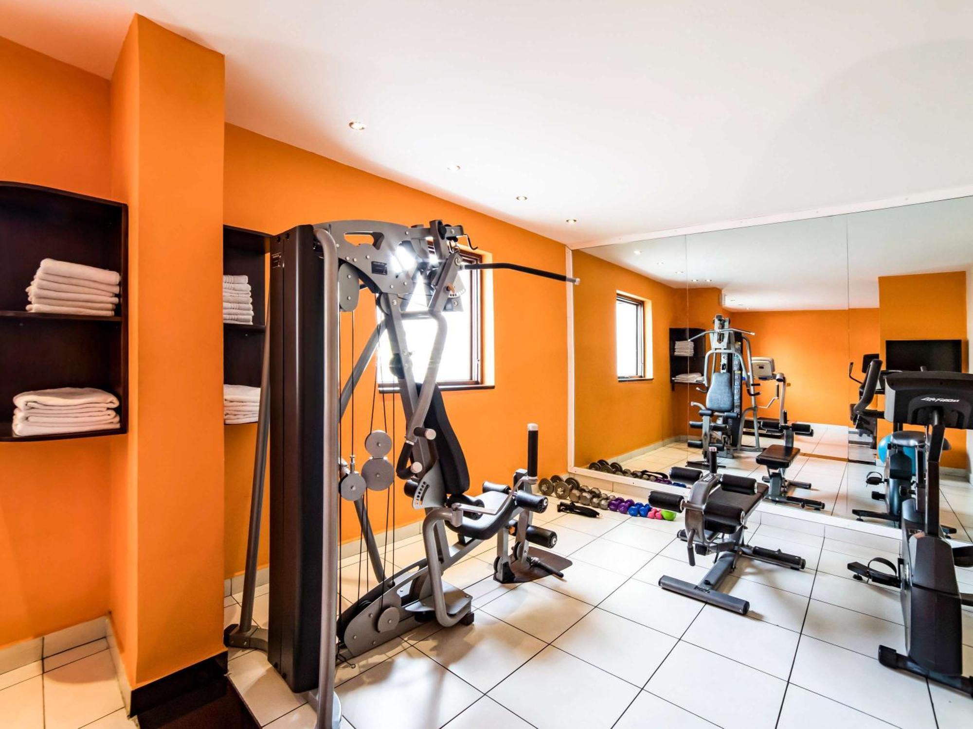 Hotel Ibis Styles Accra Airport Esterno foto