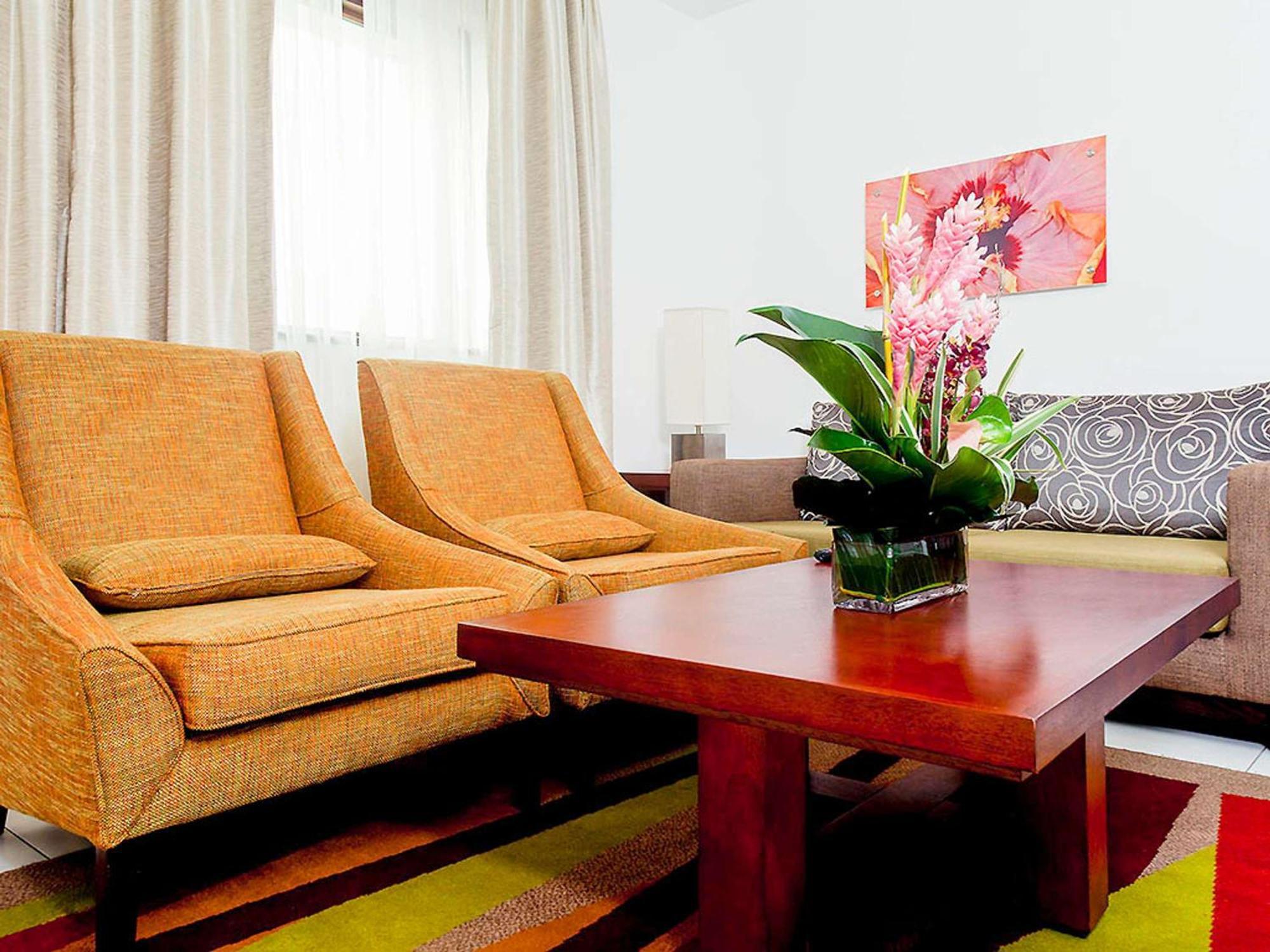 Hotel Ibis Styles Accra Airport Esterno foto